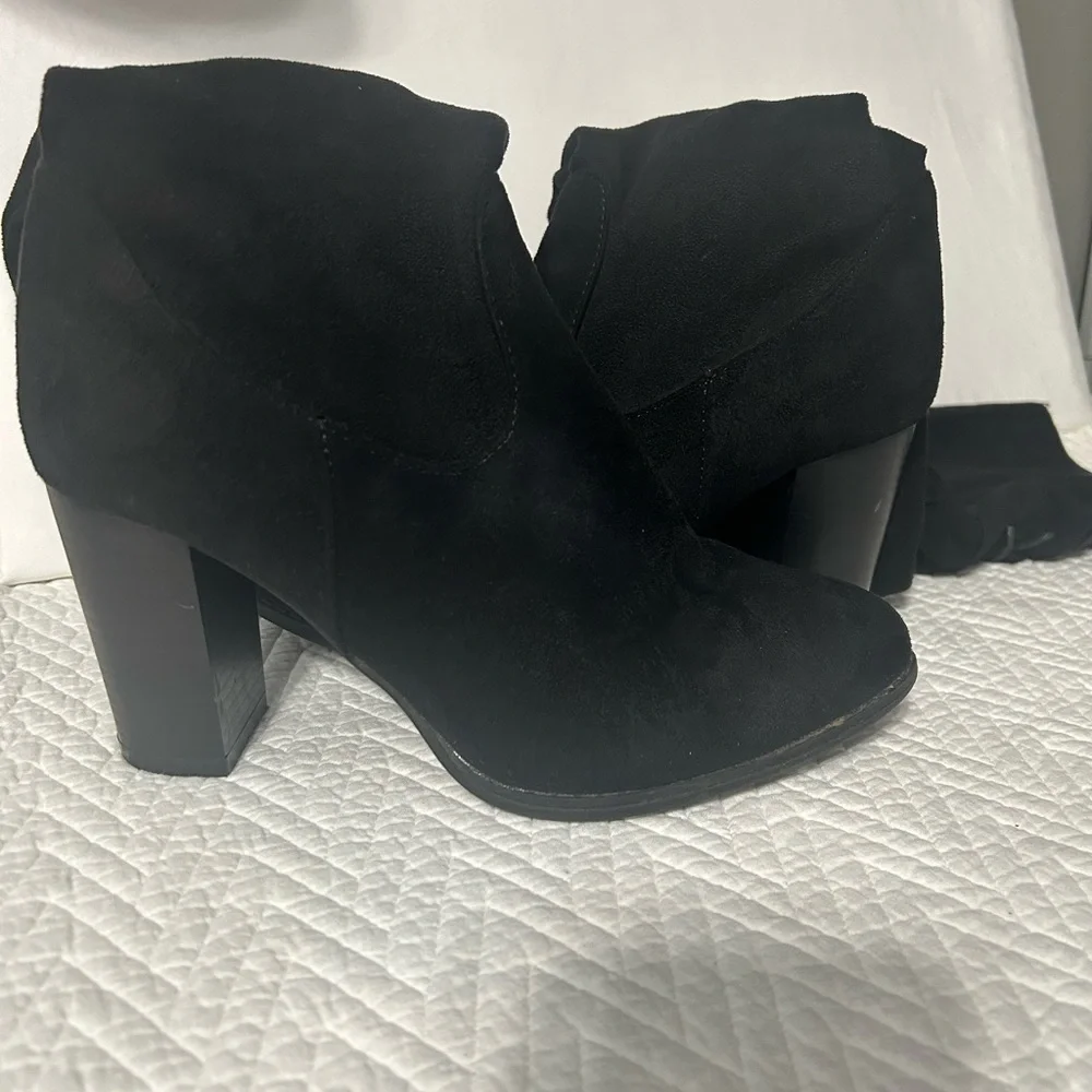 Cupid women’s size 8.5 poll on stretchy over the knee‎ block, heel boot.